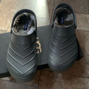NWOT Mens gray crocs/clogs